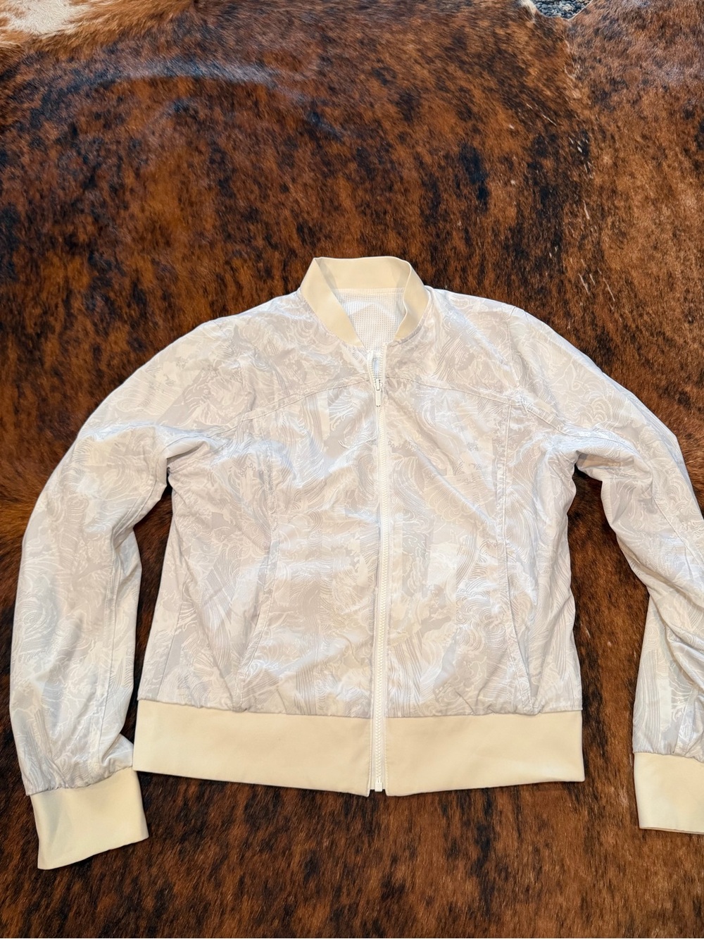 Lululemon women’s Floral Print Bomb Around Reversible Jacket White/Grey Size 4